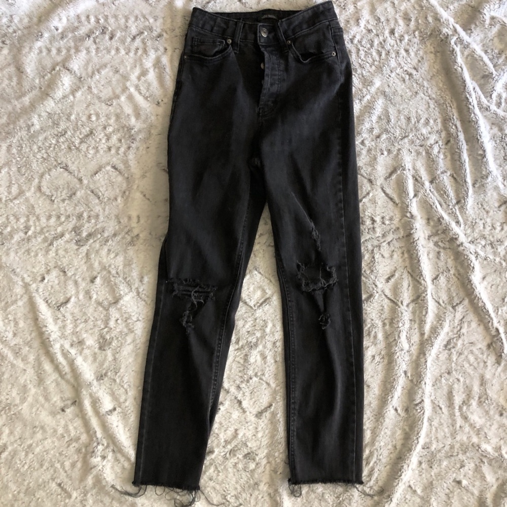 3/$25 Black distressed high rise ripped skinny jeans